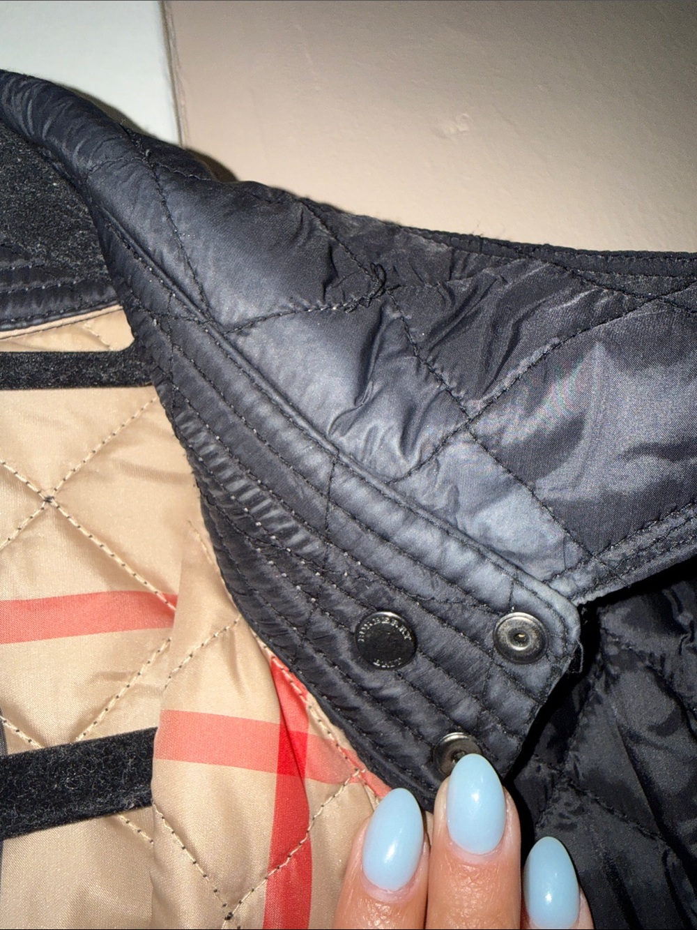 Burberry Black Quilted Lightweight Jacket with Signature Check Cuffs - Picture 3 of 12